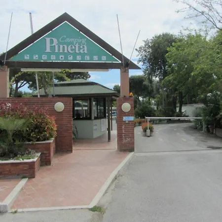 Pineta Κάμπινγκ *